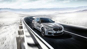 Την επίσημη αποκάλυψη της νέας BMW M5 Competition, η οποία έρχεται όντας ακόμα πιο ισχυρή από τη Μ5, πραγματοποίησε η γερμανική εταιρεία.