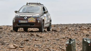 Σε σχέση με ένα κανονικό Zoe, το αυτοκίνητο των Solen και Carine απέκτησε μεγαλύτερη απόσταση από το έδαφος, ελαστικά για εκτός δρόμου οδήγηση και προστατευτικές ποδιές κάτω από τον κινητήρα. 