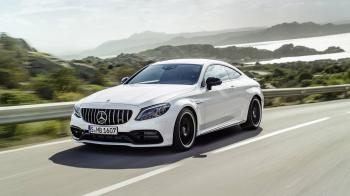 Ο twin-turbo V8 κινητήρας των 4,0 λίτρων συνεχίζει την παρουσία του και στις ανανεωμένες εκδόσεις.