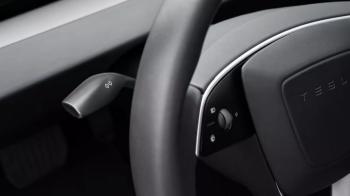 Tesla Model 3: Ο μοχλός φλας επιστρέφει μετά τις αντιδράσεις των οδηγών