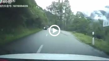 SUV σπάει σε βράχο