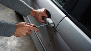 Οι δράστες έχουν διαπράξει επτά (7) διαρρήξεις-κλοπές από αυτοκίνητα καθώς και μία (1) κλοπή από εκκλησία.