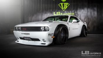 ΠΑΡΟΥΣΙΑΣΗ: Dodge Challenger δια χειρός Liberty Walk