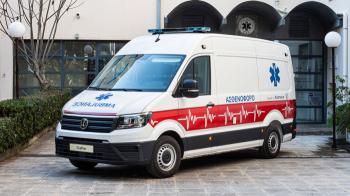 Δωρεά ασθενοφόρου από την Kosmocar στο Ε.Κ.Α.Β. 