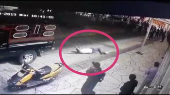 Εδεσαν δήμαρχο σε καρότσα αγροτικού και τον έσυραν… [video]
