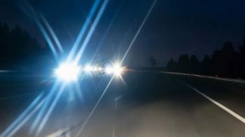 Τα φώτα των ΙΧ «τυφλώνουν» 9 στους 10 οδηγούς!