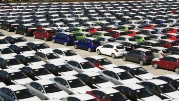 Τη μεγαλύτερη μηνιαία πτώση της δεκαετίας υπέστη η ευρωπαϊκή αγορά αυτοκινήτων κατά τη διάρκεια του Σεπτεμβρίου.