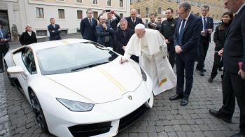 Μια μοναδική Lamborghini Huracan για τον Πάπα Φραγκίσκο, κατασκεύασε η ιταλική εταιρεία.