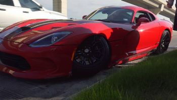 Viper SRT στα χέρια αρχαρίων [video]