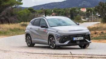 Hyundai Kona Hybrid: Πώς λειτουργεί & γιατί δεν «καίει» τίποτα; 