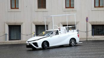 Τοyota Mirai με υδρογόνο το νέο αυτοκίνητο του Πάπα