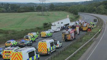 Κοιμισμένος οδηγός παρασύρει Φορτηγό από την ΛΕΑ.. (+video)