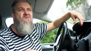Μυρίζει το αμάξι σας; Δείτε μερικά σωτήρια tips.