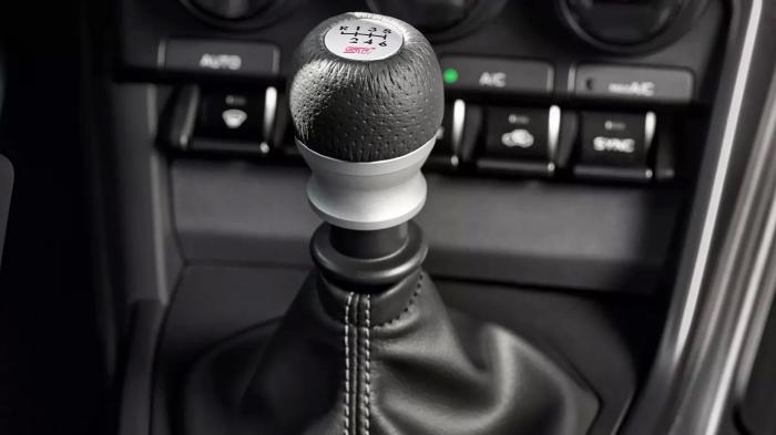 Η Subaru ρωτάει το κοινό της εάν θέλει SUV με χειροκίνητο κιβώτιο!