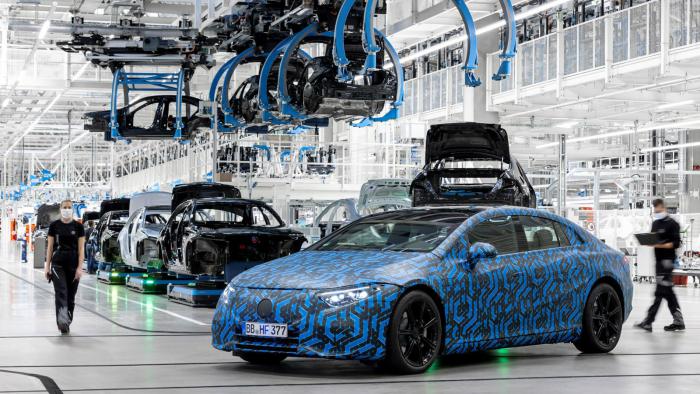 Ηλεκτρική επίθεση από τη Mercedes-EQ 
