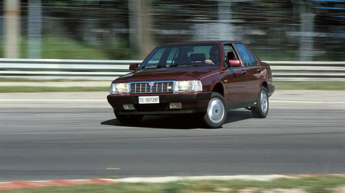 Lancia Thema 8.32: Το sedan με μοτέρ Ferrari