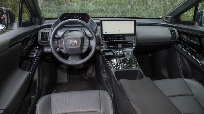 Toyota bZ4X: Πόσο καλό είναι σε εξοπλισμό άνεσης και ασφαλείας; Toyota bZ4X: Πόσο καλό είναι σε εξοπλισμό άνεσης και ασφαλείας;