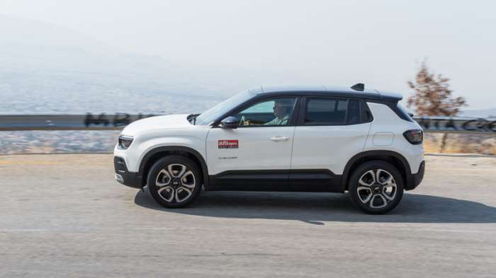 Το Jeep Avenger e-hybrid είναι ευχάριστο στο δρόμο και δεν παίρνει κλίσεις, χωρίς να θυσιάζει την άνεση Το Jeep Avenger e-hybrid είναι ευχάριστο στο δρόμο και δεν παίρνει κλίσεις, χωρίς να θυσιάζει την άνεση