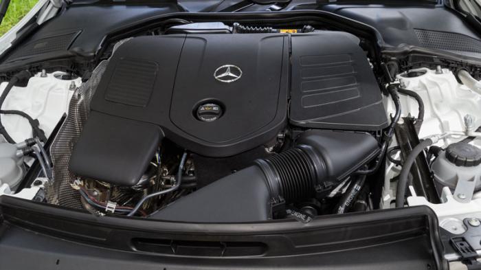 Είναι δίλιτρη turbo με 204 άλογα (+23 ηλεκτρικά), κάνει το 0-100 σε 7,6 δλ Είναι δίλιτρη turbo με 204 άλογα (+23 ηλεκτρικά), κάνει το 0-100 σε 7,6 δλ