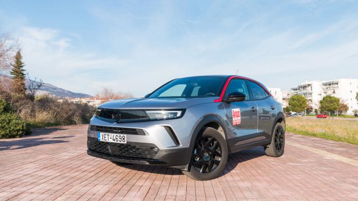 Opel Mokka: «Coupe» εμφάνιση και ακμές, Renault Captur: Πιο «SUV» και καμπύλες Opel Mokka: «Coupe» εμφάνιση και ακμές, Renault Captur: Πιο «SUV» και καμπύλες