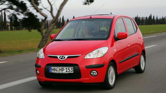 Οι μικρές διαστάσεις του Hyundai i10 καθιστούν το αυτοκίνητο ιδανικό για την πόλη. Ο μικρός Κορεάτης όμως μπορεί να κινηθεί με άνεση και εκτός των αστικών ορίων