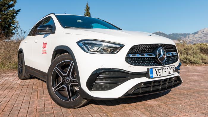 Mercedes GLA 200 VS GLB 200 με βαθμολογίες. Ποια είναι καλύτερη σε κατανάλωση, χώρους και επιδόσεις;