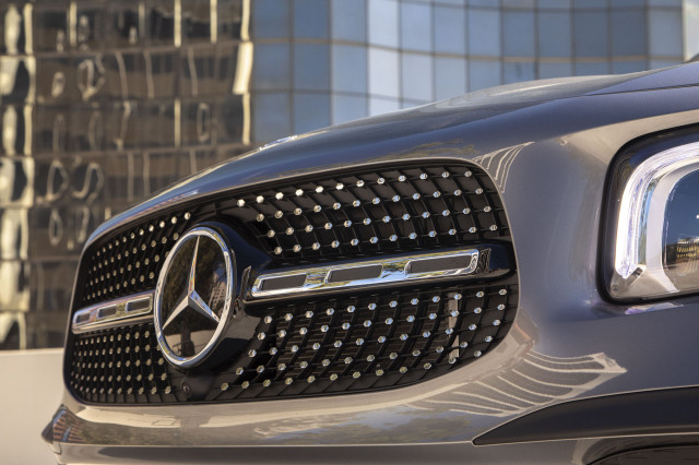 Mercedes-Benz:    