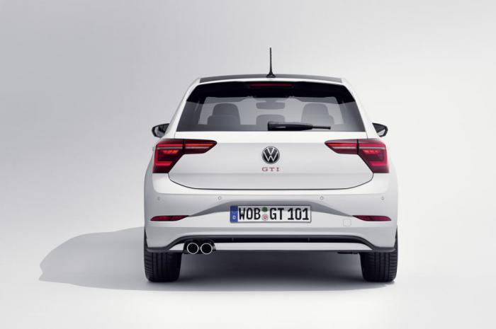 Το σήμα «GTI» έχει αντικαταστήσει το «Polo» στην πόρτα του πορτ μπαγκάζ. Το σήμα «GTI» έχει αντικαταστήσει το «Polo» στην πόρτα του πορτ μπαγκάζ.