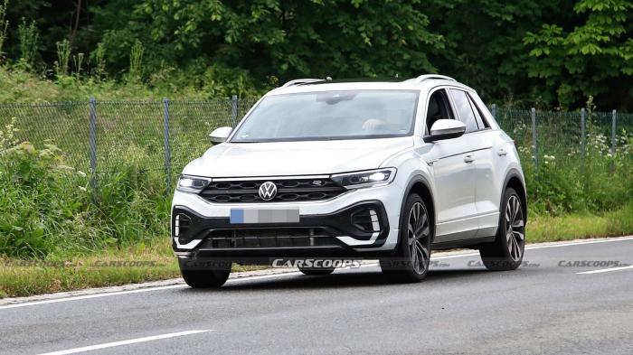 Στην περίπτωση του T-Roc 4Motion R-Line έχουμε μία πιο λεπτή μάσκα με το λογότυπο R και πιο επιθετικό προφυλακτήρα. Στην περίπτωση του T-Roc 4Motion R-Line έχουμε μία πιο λεπτή μάσκα με το λογότυπο R και πιο επιθετικό προφυλακτήρα.