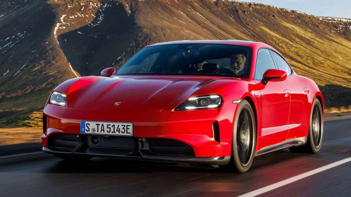 Ντεμπούτο για την ανανεωμένη Porsche Taycan GTS και τη νέα Taycan 4