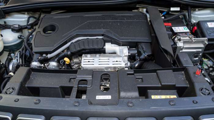 Το Jeep Avenger e-hybrid καίει 7 λτ/100 χλμ, σε χαμηλές ταχύτητες πηγαίνει μόνο με ρεύμα Το Jeep Avenger e-hybrid καίει 7 λτ/100 χλμ, σε χαμηλές ταχύτητες πηγαίνει μόνο με ρεύμα