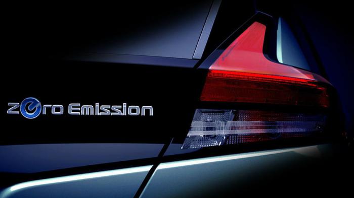  teaser   Nissan Leaf