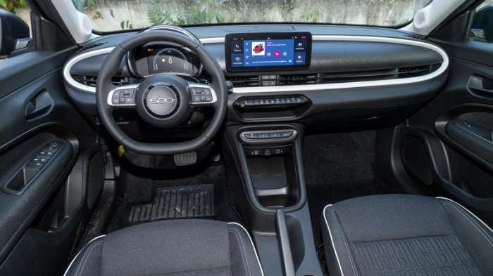 Fiat 600 VS Ford Puma. Ποιο ξεχωρίζει σε εξοπλισμό ασφάλειας και άνεσης. Fiat 600 VS Ford Puma. Ποιο ξεχωρίζει σε εξοπλισμό ασφάλειας και άνεσης.