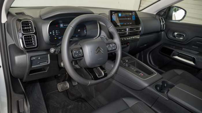 Alfa Romeo Tonale VS Citroen C5 Aircross. Ποιο ξεχωρίζει σε εξοπλισμό ασφάλειας και άνεσης; Alfa Romeo Tonale VS Citroen C5 Aircross. Ποιο ξεχωρίζει σε εξοπλισμό ασφάλειας και άνεσης;