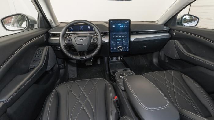 Ford Mustang Mach-E: Πόσο καλή είναι σε εξοπλισμό άνεσης και ασφαλείας; Ford Mustang Mach-E: Πόσο καλή είναι σε εξοπλισμό άνεσης και ασφαλείας;