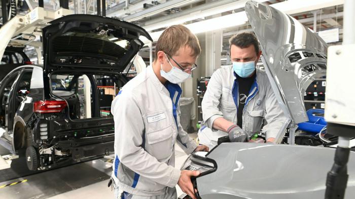 Πρώτες ύλες από Ουκρανία: Θα παράγονται 1.200 VW λιγότερα την ημέρα, φόβος για έλλειψη neon για chip Πρώτες ύλες από Ουκρανία: Θα παράγονται 1.200 VW λιγότερα την ημέρα, φόβος για έλλειψη neon για chip