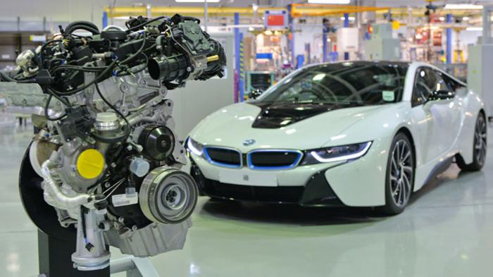 Στο υβριδικό σύστημα της BMW i8 δεσπόζει ο τρικύλινδρος TwinPower Turbo κινητήρας εσωτερικής καύσης με χωρητικότητα 1,5 λίτρων και απόδοση 231 ίππων.