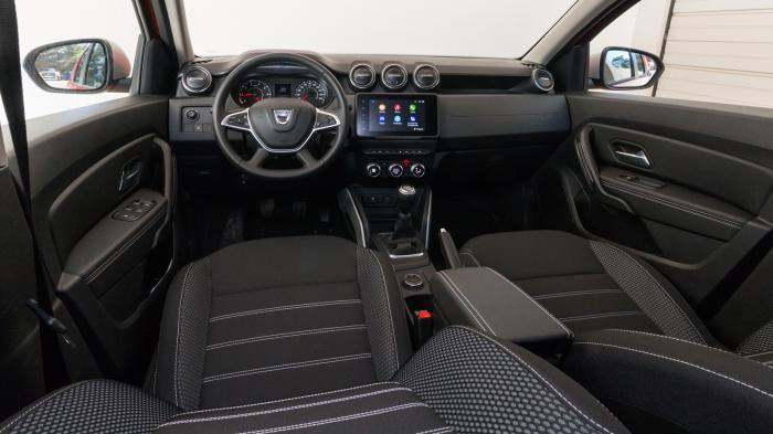 Πιο ευρύχωρη η καμπίνα του Peugeot 2008, 44 λίτρα μεγαλύτερο πορτ-μπαγκάζ το Dacia Duster Πιο ευρύχωρη η καμπίνα του Peugeot 2008, 44 λίτρα μεγαλύτερο πορτ-μπαγκάζ το Dacia Duster