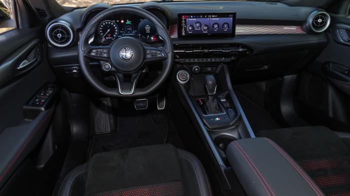 Alfa Romeo Tonale VS Honda ZR-V. Ποιο ξεχωρίζει σε εξοπλισμό ασφαλείας και άνεσης;