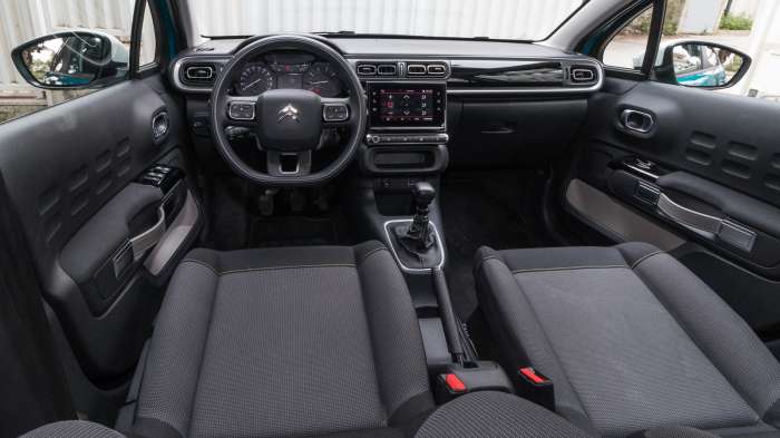 Citroen C3 VS Volkswagen Polo. Ποιο ξεχωρίζει σε εξοπλισμό ασφαλείας και άνεσης; Citroen C3 VS Volkswagen Polo. Ποιο ξεχωρίζει σε εξοπλισμό ασφαλείας και άνεσης;