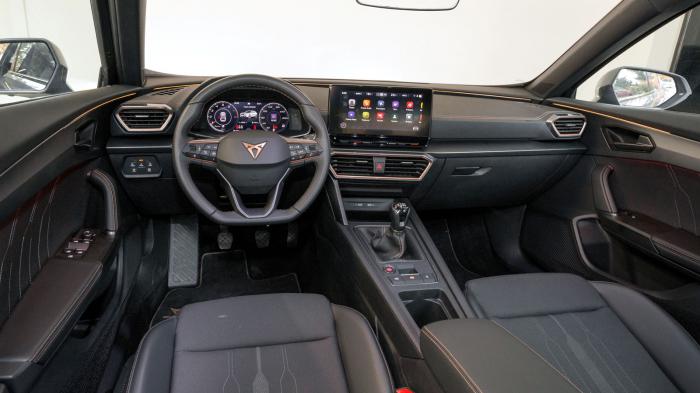 Cupra Formentor VS Mazda CX-30: Τι περιλαμβάνεται στον εξοπλισμό άνεσης και ασφαλείας;
