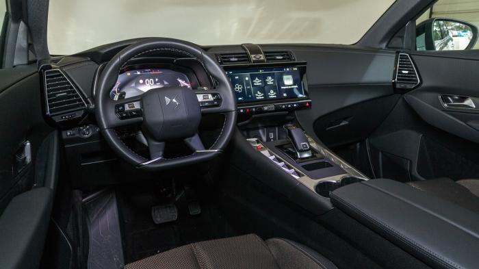 Ds Ds 7 VS Volvo Xc40 Automatic 129ps. Ποιο ξεχωρίζει σε εξοπλισμό ασφαλείας και άνεσης; Ds Ds 7 VS Volvo Xc40 Automatic 129ps. Ποιο ξεχωρίζει σε εξοπλισμό ασφαλείας και άνεσης;