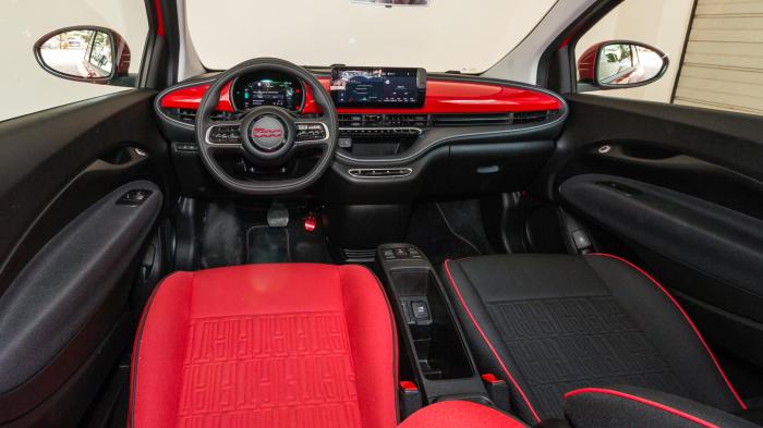 Fiat 500e VS Honda e Advance: Ποιο ξεχωρίζει σε εξοπλισμό ασφαλείας και άνεσης; Fiat 500e VS Honda e Advance: Ποιο ξεχωρίζει σε εξοπλισμό ασφαλείας και άνεσης;