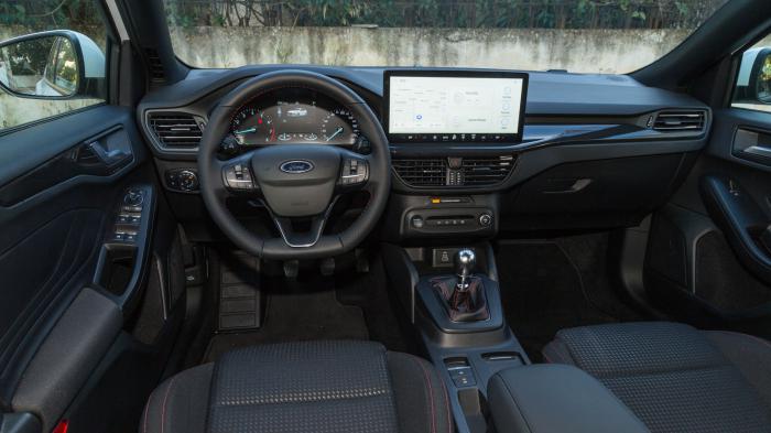 Ford Focus 125 PS VS Seat Leon 150 PS. Ποιο ξεχωρίζει σε εξοπλισμό ασφαλείας και άνεσης;