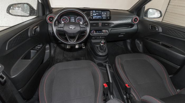 Hyundai i10 VS VW Polo: Τι περιλαμβάνεται στον εξοπλισμό άνεσης και ασφαλείας; Hyundai i10 VS VW Polo: Τι περιλαμβάνεται στον εξοπλισμό άνεσης και ασφαλείας;