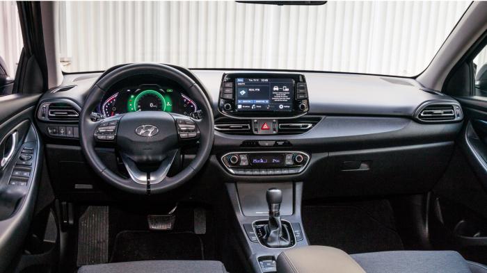 Hyundai i30 VS VW Golf: Ποιο ξεχωρίζει σε εξοπλισμό ασφαλείας και άνεσης; Hyundai i30 VS VW Golf: Ποιο ξεχωρίζει σε εξοπλισμό ασφαλείας και άνεσης;