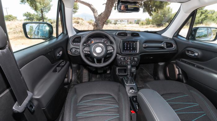 Jeep Renegade 130ps Automatic VS Nissan Juke 145ps Automatic. Ποιο ξεχωρίζει σε εξοπλισμό ασφαλείας και άνεσης; Jeep Renegade 130ps Automatic VS Nissan Juke 145ps Automatic. Ποιο ξεχωρίζει σε εξοπλισμό ασφαλείας και άνεσης;