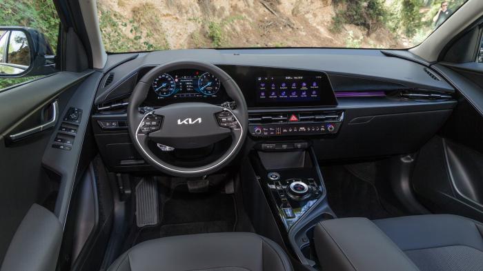 Kia Niro Hybrid 141 PS VS Toyota C-HR 140 PS. Ποιο ξεχωρίζει σε εξοπλισμό ασφαλείας και άνεσης; Kia Niro Hybrid 141 PS VS Toyota C-HR 140 PS. Ποιο ξεχωρίζει σε εξοπλισμό ασφαλείας και άνεσης;