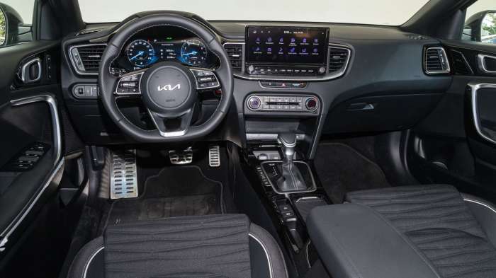 Kia XCeed VS Nissan Qashqai. Ποιο ξεχωρίζει σε εξοπλισμό ασφαλείας και άνεσης; Kia XCeed VS Nissan Qashqai. Ποιο ξεχωρίζει σε εξοπλισμό ασφαλείας και άνεσης;