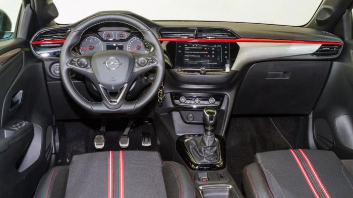 Χώροι πίσω: Το Opel Corsa κερδίζει στα γόνατα, το Peugeot 208 στα κεφάλια Χώροι πίσω: Το Opel Corsa κερδίζει στα γόνατα, το Peugeot 208 στα κεφάλια